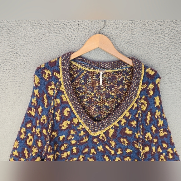 Free People Womens Oversized Sweater Sz S Little Animal Chunky Knit Ling Sleeves - Picture 3 of 14
